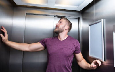 Fiquei preso no elevador: o que faço agora?